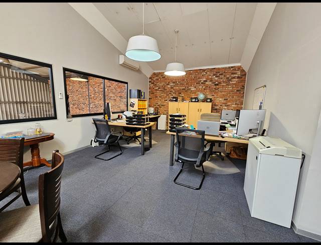 390M² WAREHOUSE FOR SALE IN HUGHES